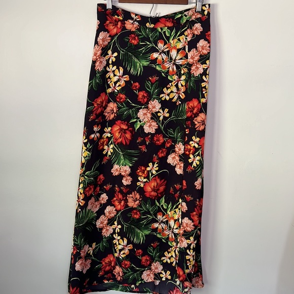 Lush Hawaiian floral side slit skirt - Picture 4 of 8